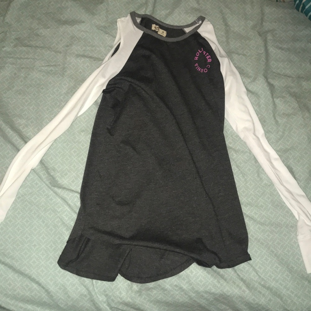 Long sleeve short with the bare shoulders